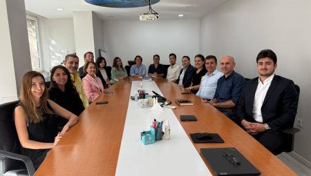 İstanbul Eczacı Odası Yeni Yönetimi Mazbatasını Aldı